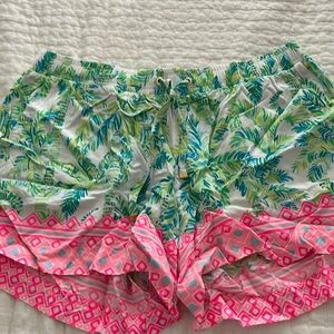 Lilly Pulitzer shorts size M- EUC condition.
